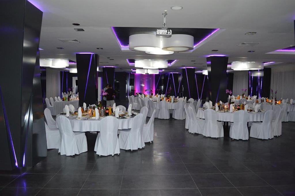 Hotel Grafit Kostomloty Pierwsze Exterior photo